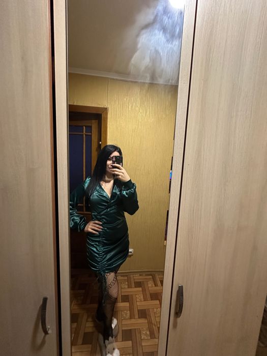 Смарагдова сукня