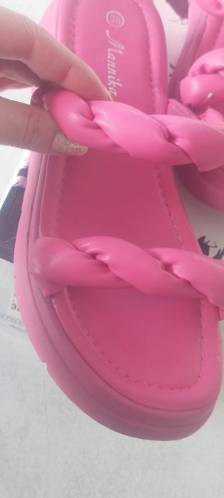 Różowe klapki na platformie r. 38