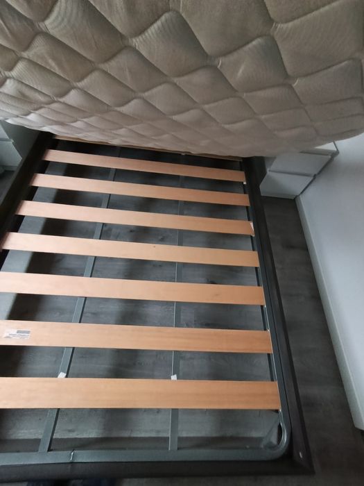 Cama com colchão 140x190