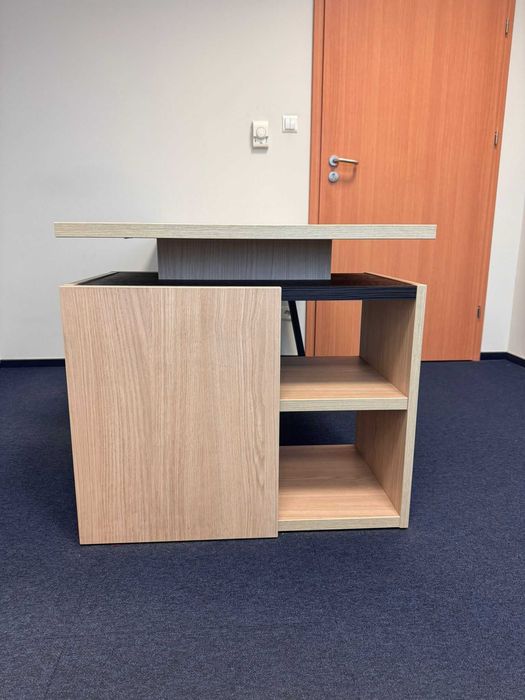 Nowoczesne biurko z szafką i otwartą półką