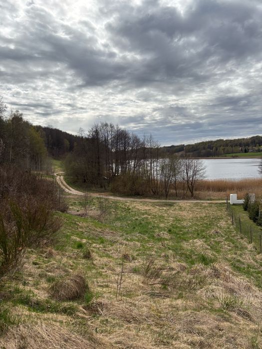 Malownicza działka nad jeziorem