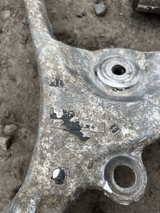 Ричаги підвіски задні нижні мерседес мл 163  Mersedes ML 163
