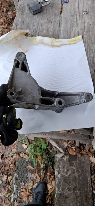 Кріплення опори АКПП опель інсигнія