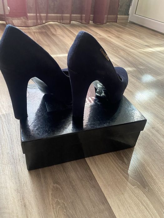 Туфлі замшеві на підборі