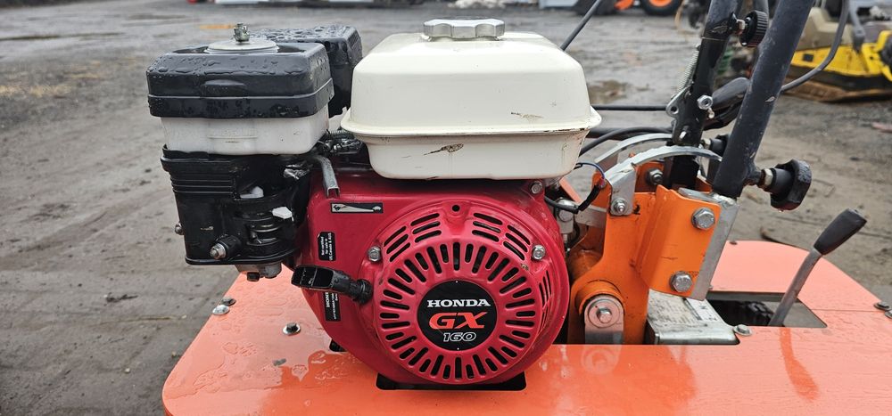 Wycinarka do darni Podcinarka do trawy BENASSI L300 Honda