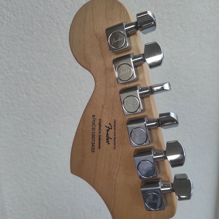 Squier Deluxe Stratocaster Hot Rails