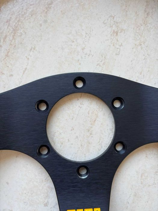 Volante MOMO Tuner 320mm