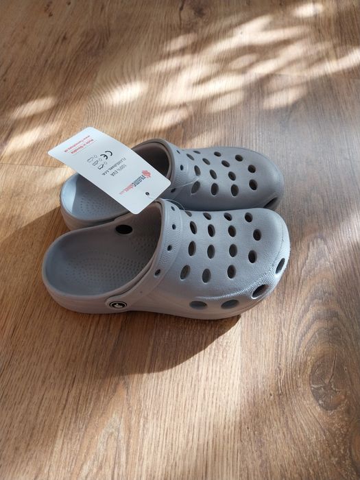 Kroksy klapki gumiaki rozm.32 szare NOWE