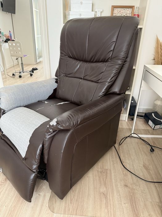 Cadeirão elétrico castanho