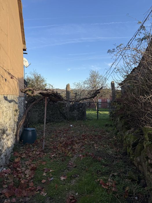 Casa em ruínas para reconstruir