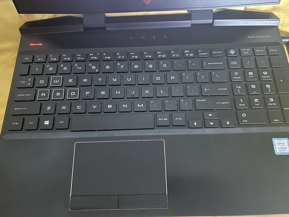 Laptop gamingowy bez baterii
