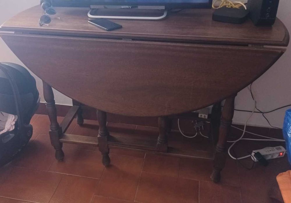 Rustic Wooden Table64741100108418122