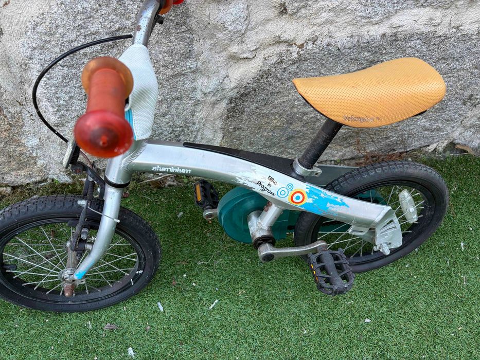 Bicicleta evolutiva de criança (dá para remover pedais)