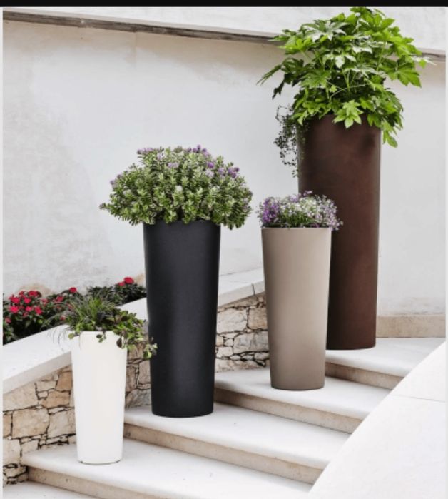 Vaso cilíndrico alto, branco.