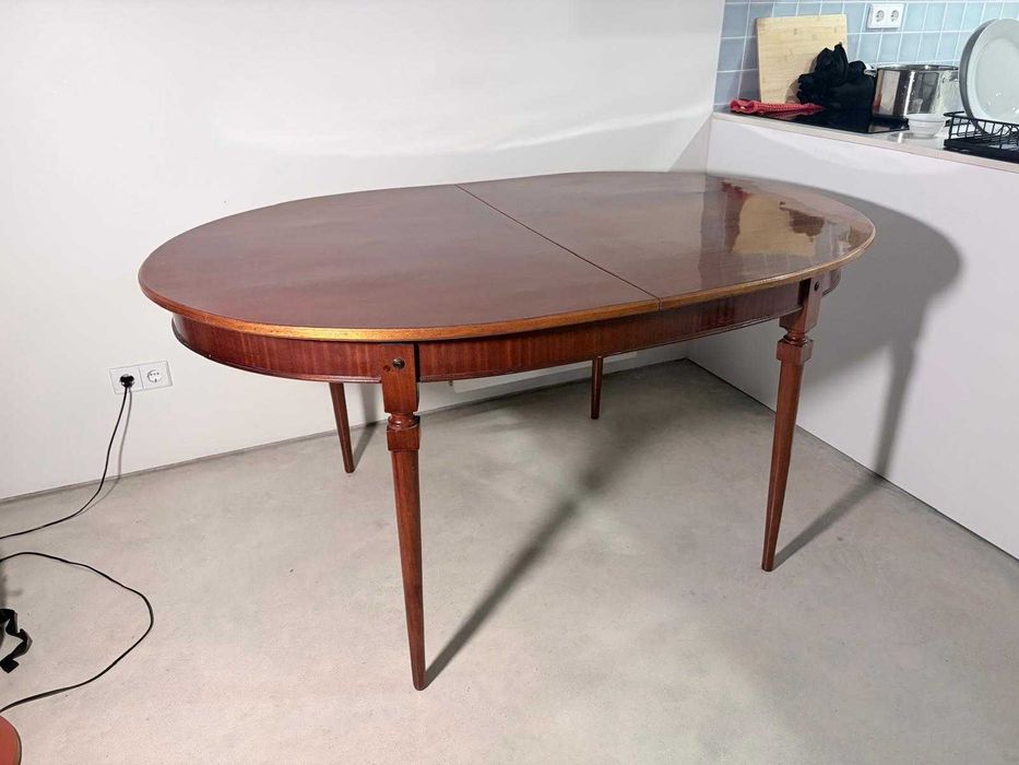 Mesa de Jantar de Madeira Mogno Extensível