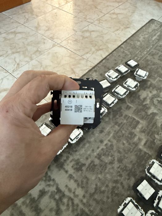 Efapel D40 pressão e persiana (como novos)