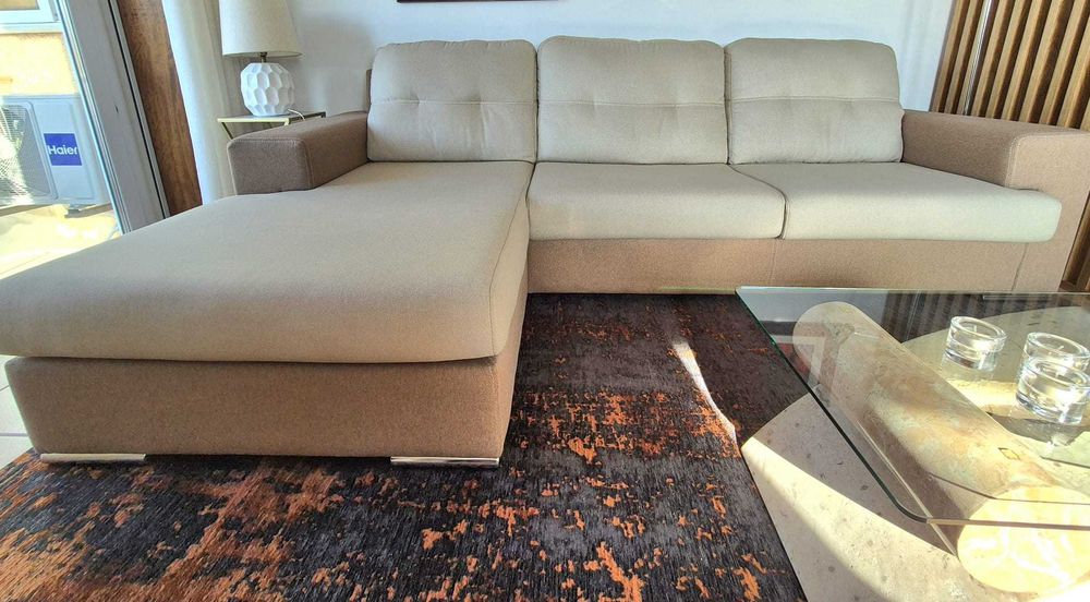 Sofá com chaise longue