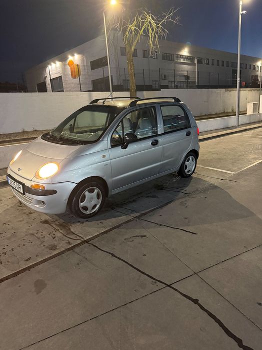 Carro daewoo cinzento