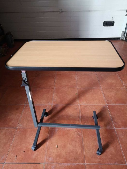Mesa de apoio regulável