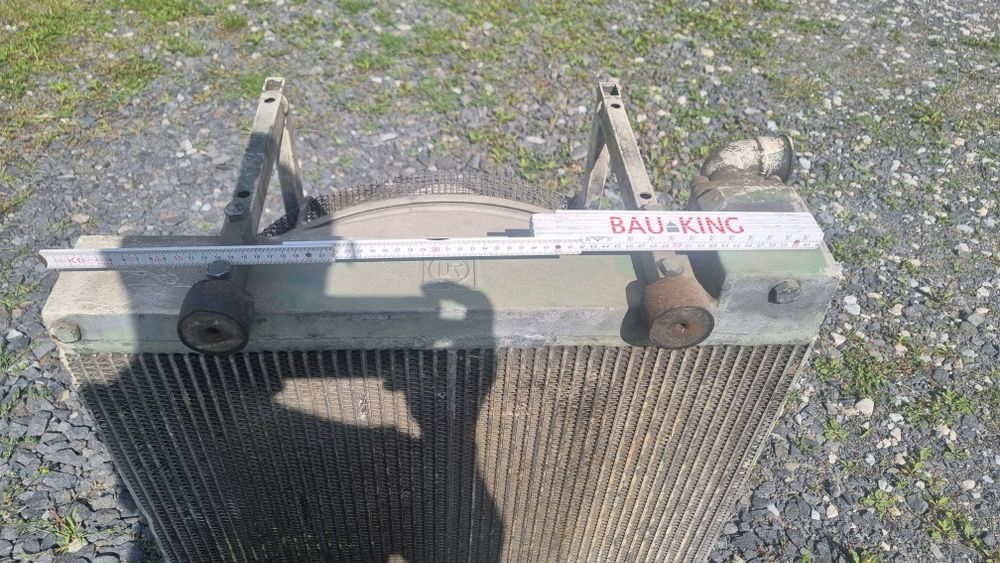 Duża chlodnica hydrauliczna z silnikiem