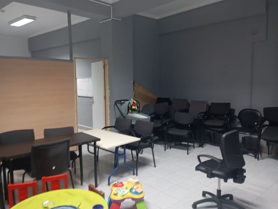 Salas para arrendar em espaço comercial