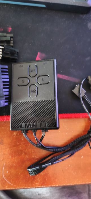 Lian-Li Strimer Plus V2 (24 pin e 2x8 pin)