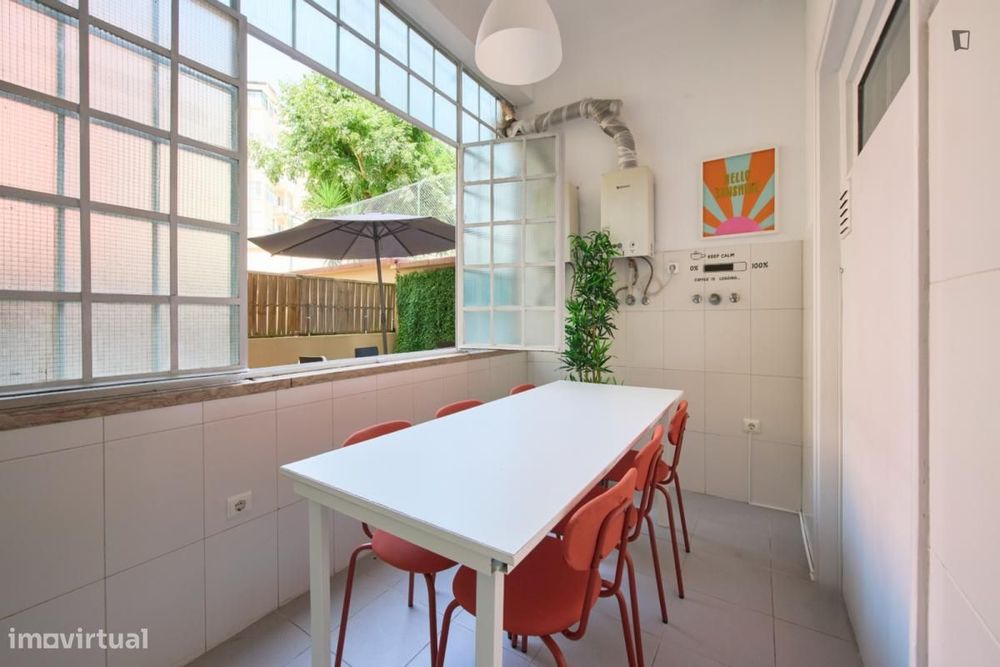 Quarto - localizado em Alameda Lisbon