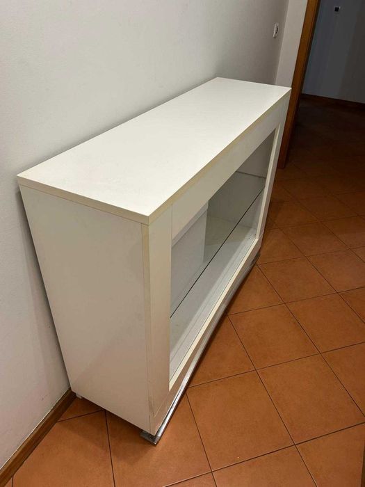 Movel lacado em Branco