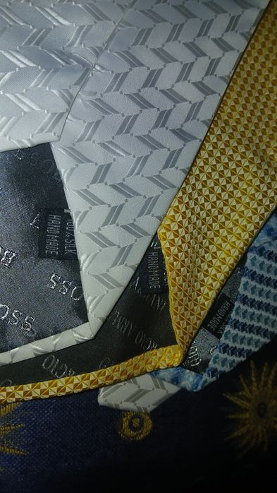 Продам  краватки, Giorgio Armani, Hugo boss.