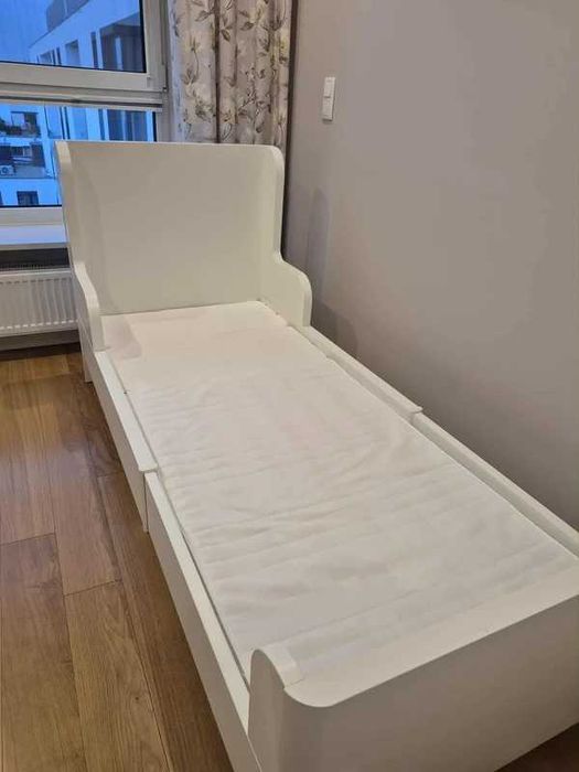 Łóżko białe IKEA Busunge z materacem rosnące razem z dzieckiem