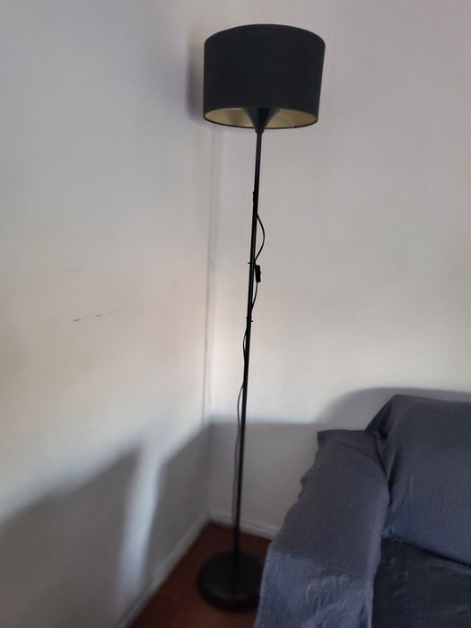 Candeeiro de pé.