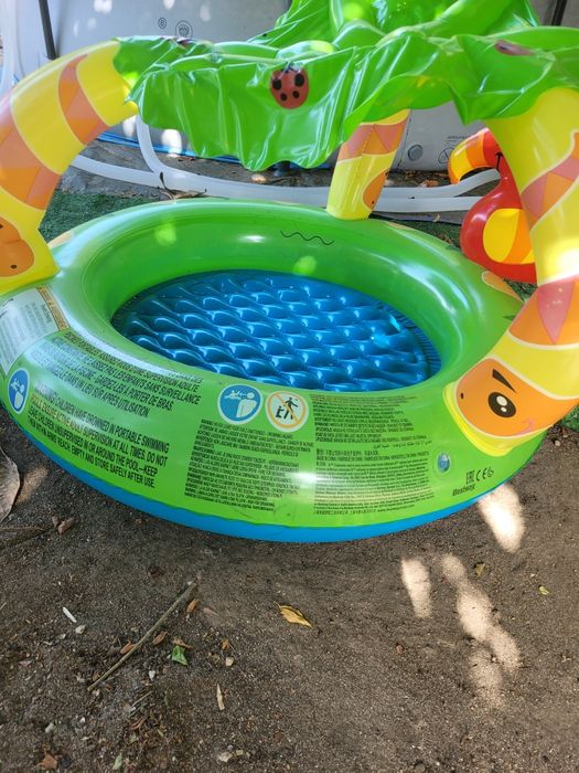 Piscina Infantil Sombreada