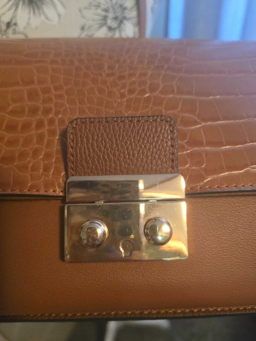 Torebka Stradivarius ze skórzanym paskiem