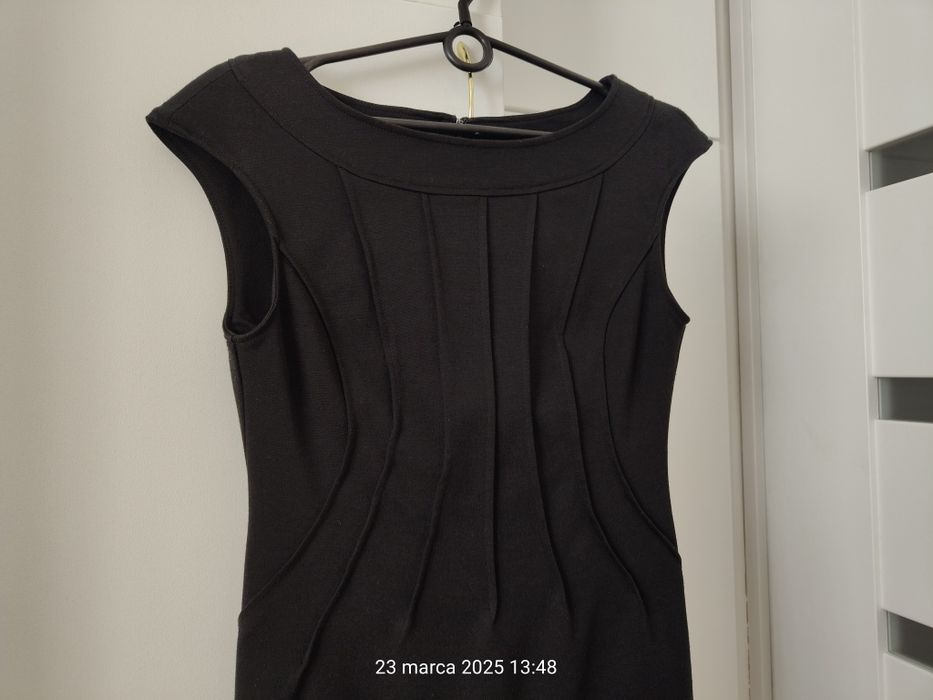 Czarna dopasowana  sukienka