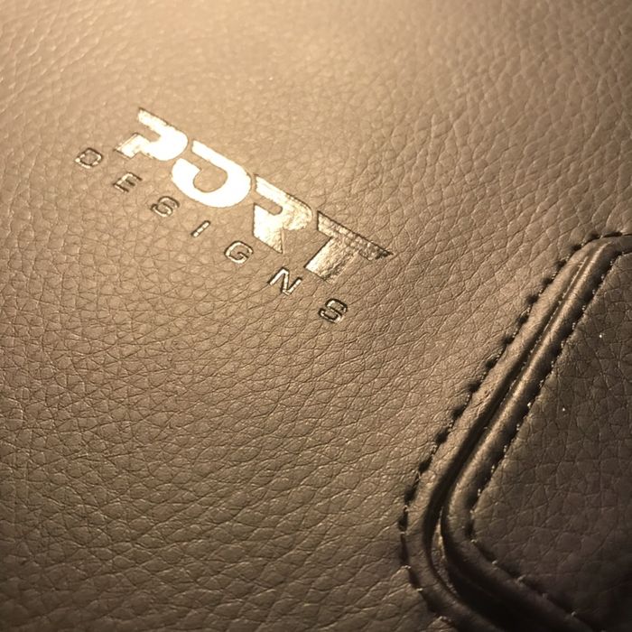 Capa preta para tablet 7”-8”