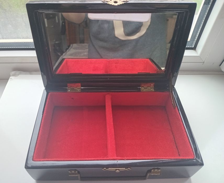 Шкатулки (яшма, перламутр)