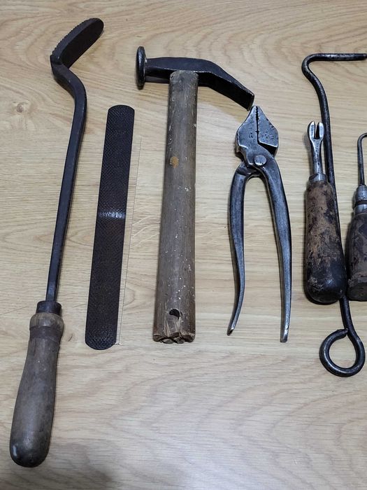 Stare narzędzia szewskie szpilar szydło raszpla cęgi