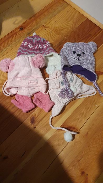 4 czapki dla dziewczynki + rękawiczki