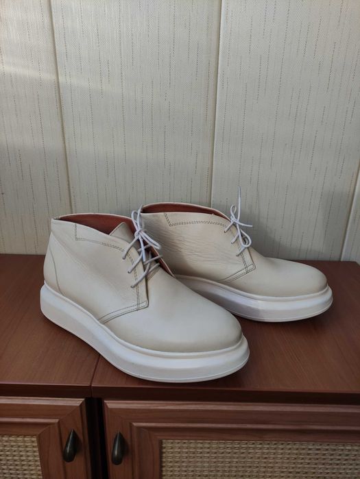 Білі черевики, 40 розмір
