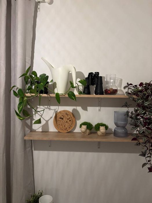 Półki ścienne w idealnym stanie