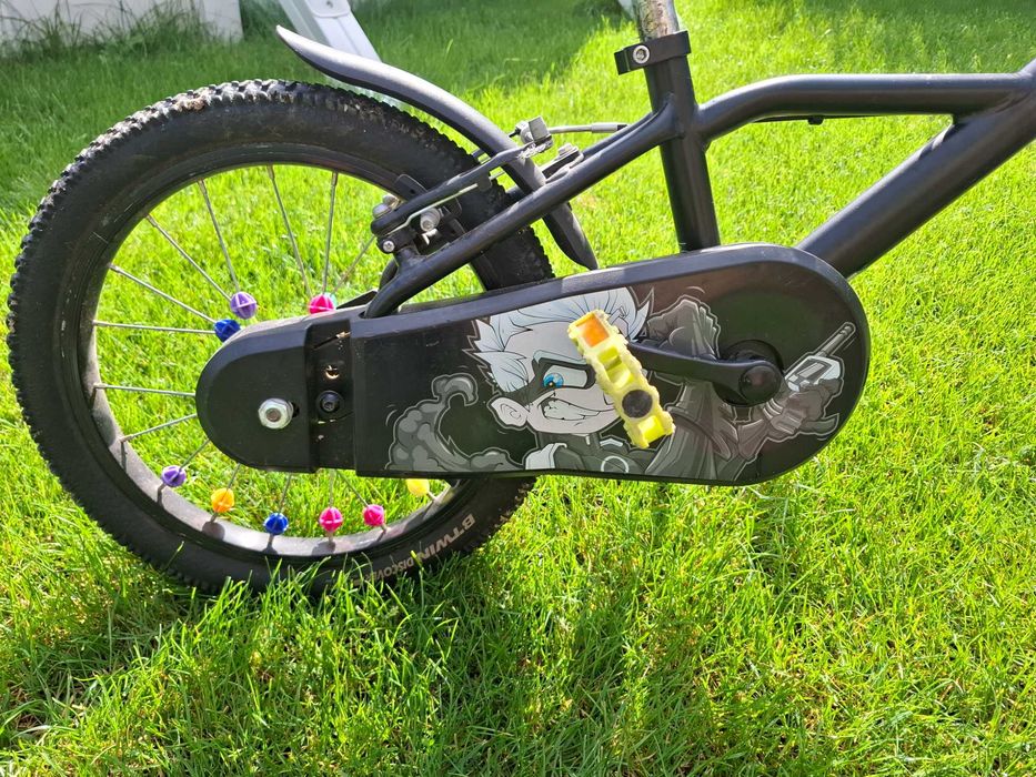 Rower dziecięcy Btwin 16" Dark Hero 500