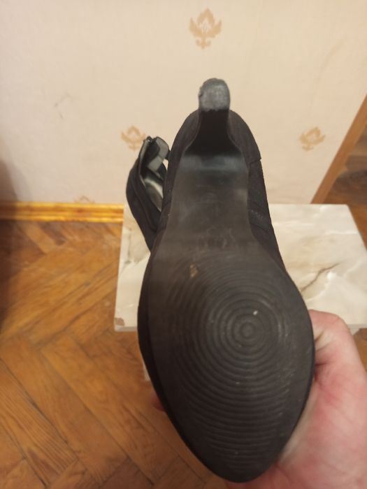 Продам женские туфли