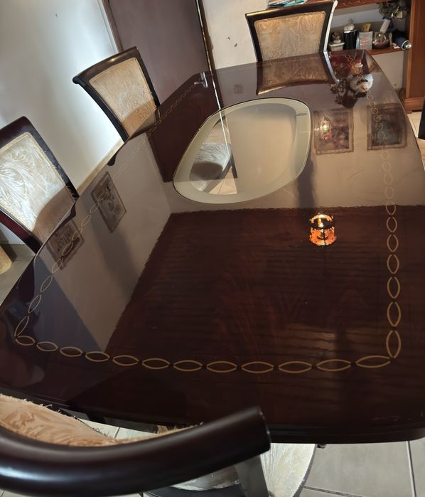 Mesa de sala. Feita de madeira de cerejeira