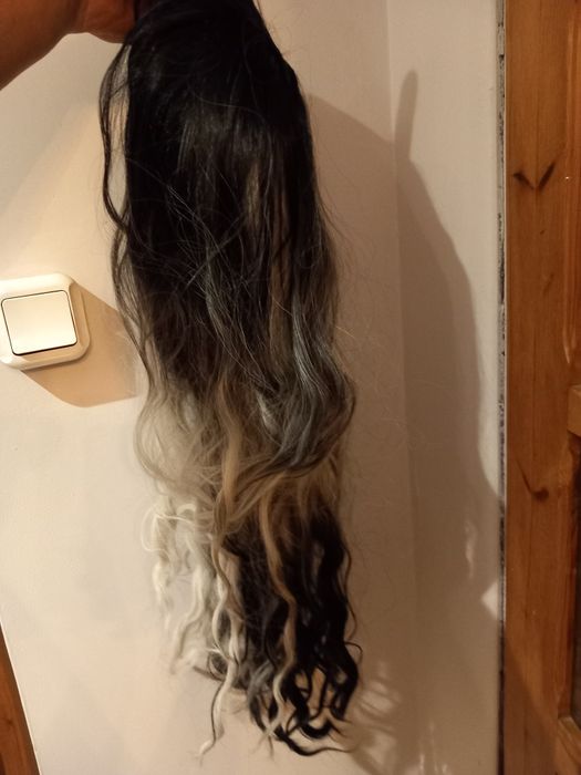 Peruka syntetyczna włosy długie czarno-białe