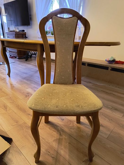 Stół rozkładany z krzesłami