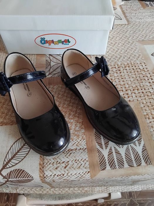 Туфлі лаковані на дівчинку