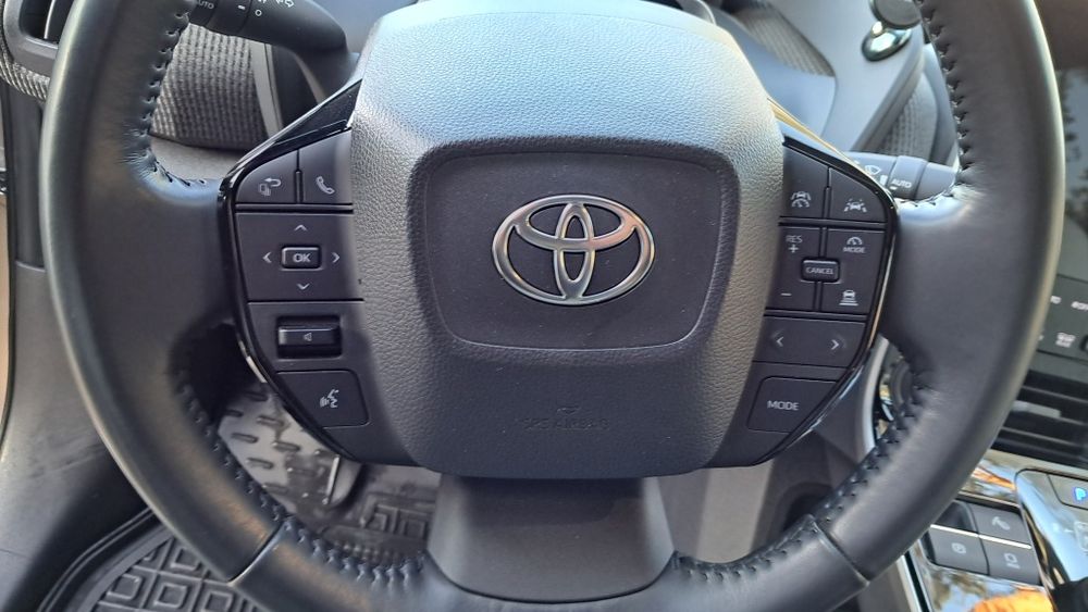 Продам Toyota BZ4X