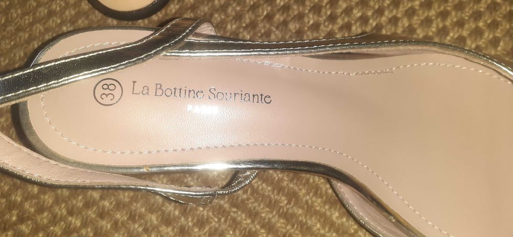 Sapatos Preto e Dourado NOVOS