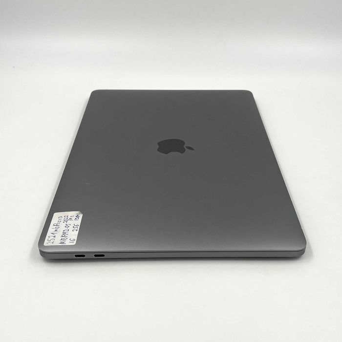 890$ MacBook Pro 13" 2022 M2 / 16 GB / 256gb SSD