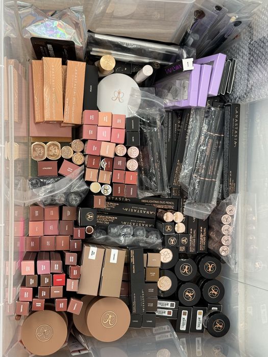 Maquilhagem Anastacia Beverly Hills